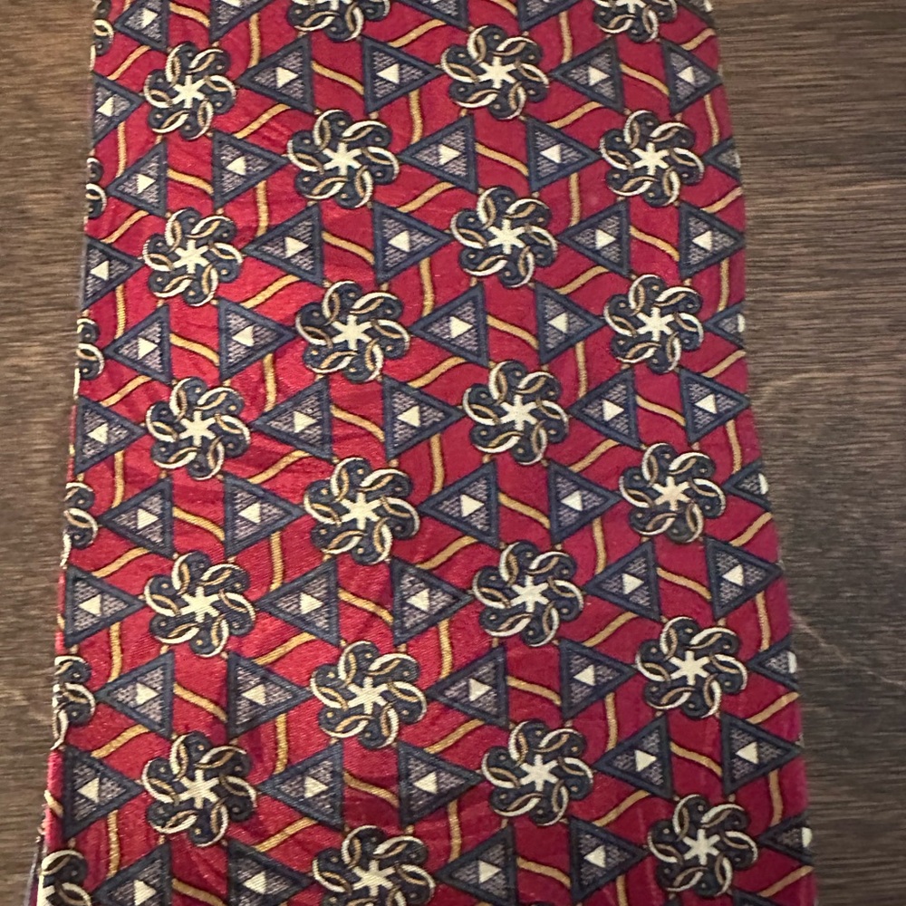 Vintage GANT Tie – Castner Knott Co. – Geometric Red Pattern